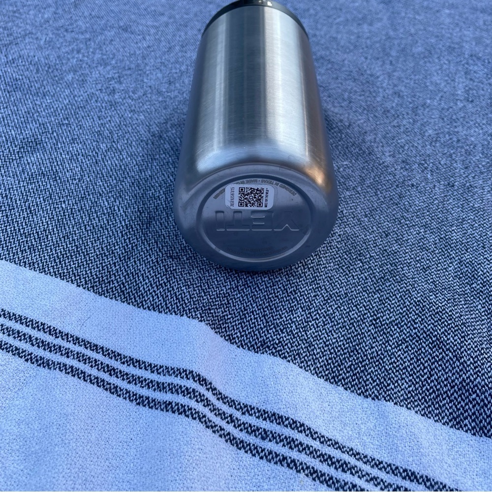 Yeti Colster Slim Can Coozie - Picture 4 of 6